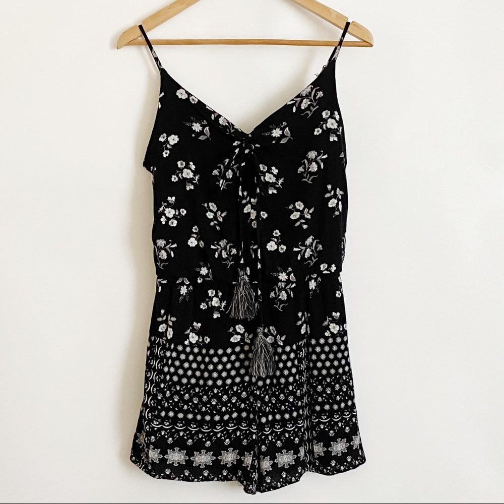 Xhilaration Floral Prints Strapped Romper Size M